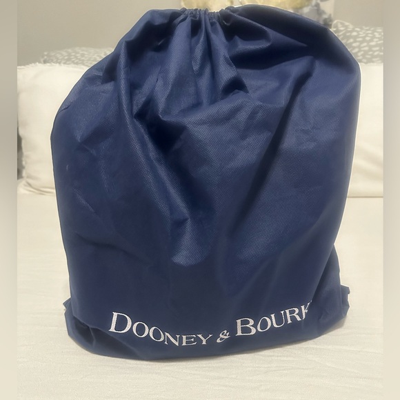 Limited Edition Dooney and Bourke drawstring bucket bag in Alligator - Picture 10 of 13